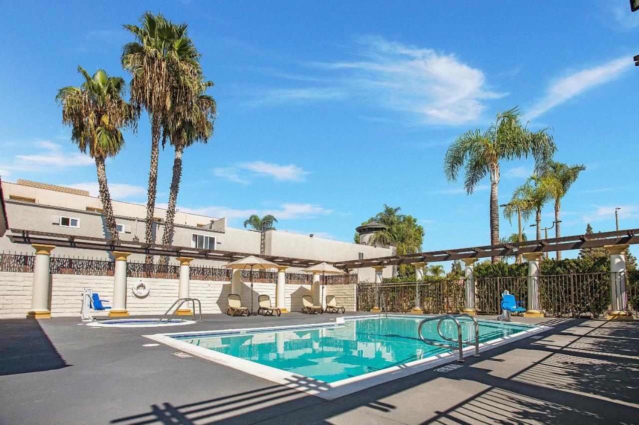 Stanford Inn & Suites Anaheim Eksteriør billede