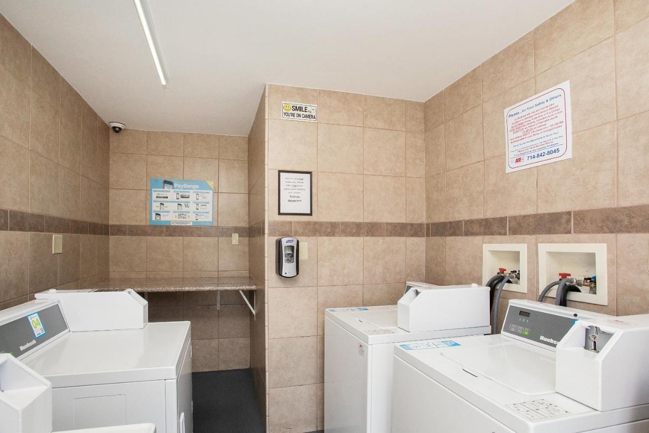 Stanford Inn & Suites Anaheim Eksteriør billede