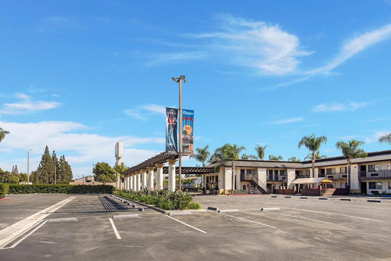 Stanford Inn & Suites Anaheim Eksteriør billede