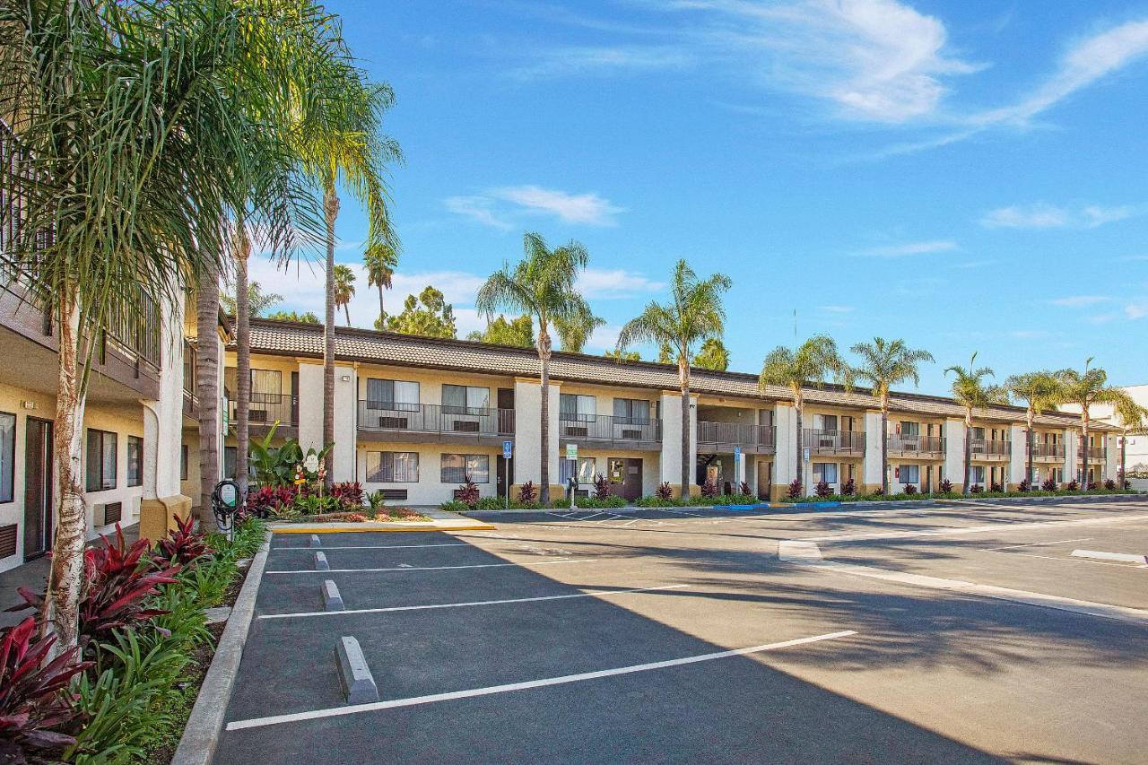 Stanford Inn & Suites Anaheim Eksteriør billede