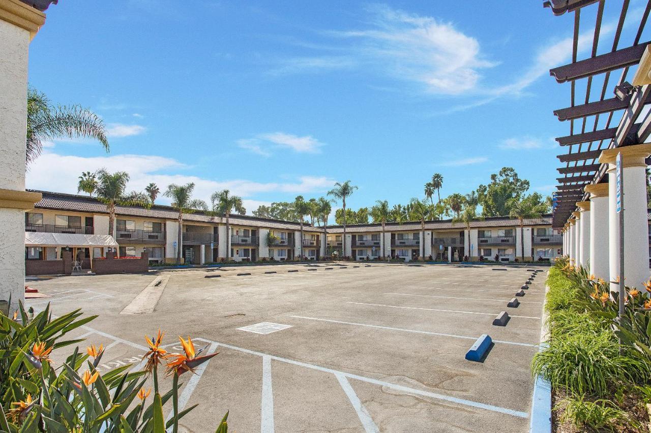 Stanford Inn & Suites Anaheim Eksteriør billede