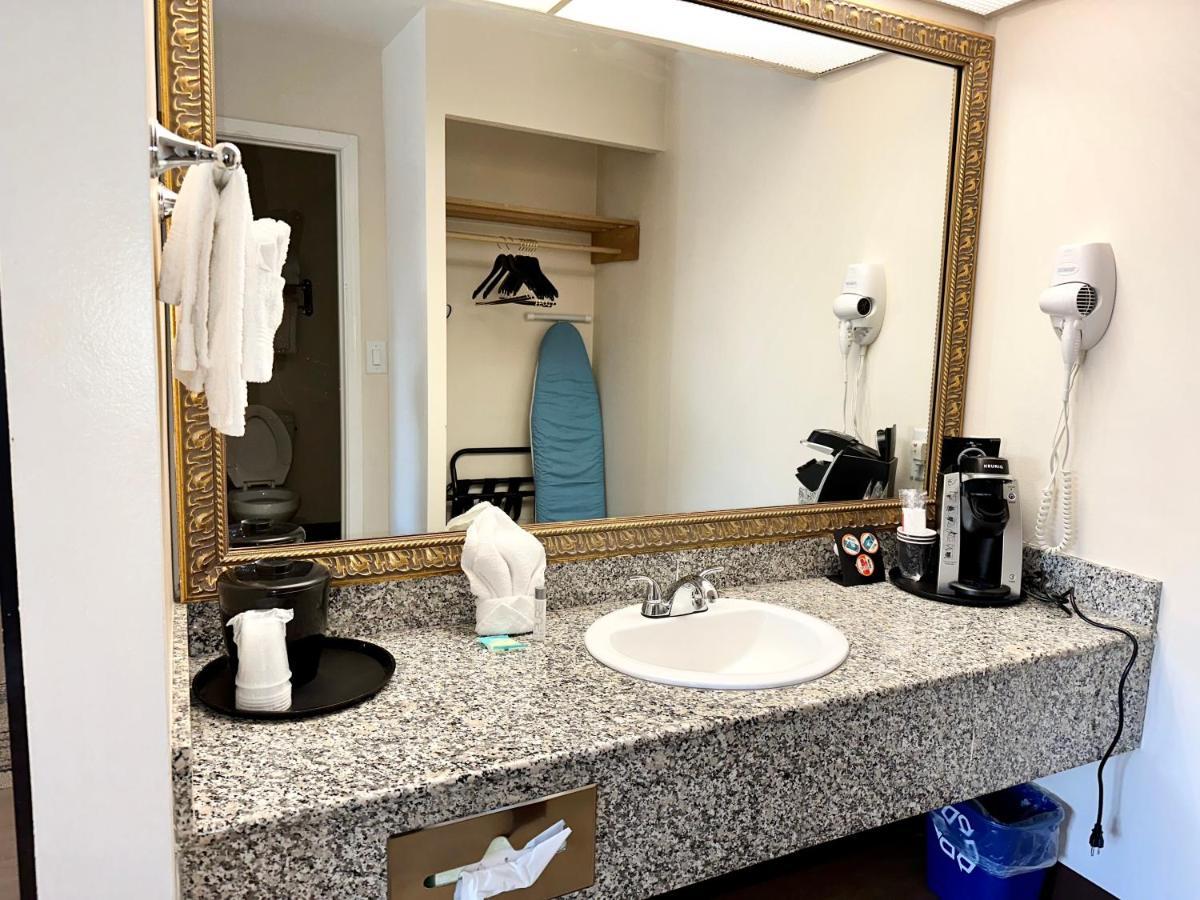 Stanford Inn & Suites Anaheim Eksteriør billede