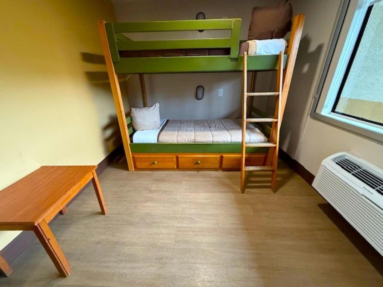 Stanford Inn & Suites Anaheim Eksteriør billede