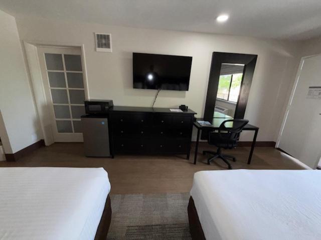 Stanford Inn & Suites Anaheim Eksteriør billede
