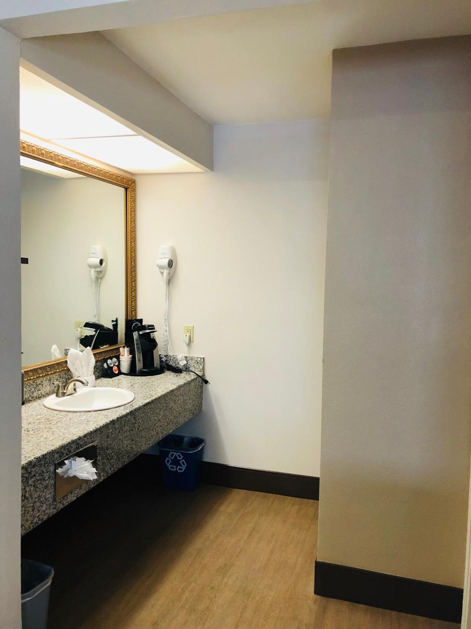 Stanford Inn & Suites Anaheim Eksteriør billede