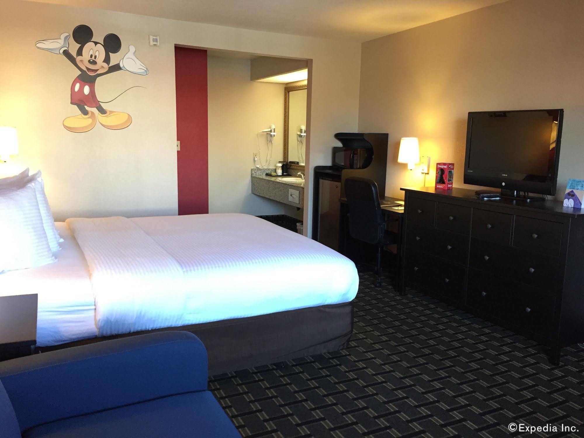 Stanford Inn & Suites Anaheim Eksteriør billede