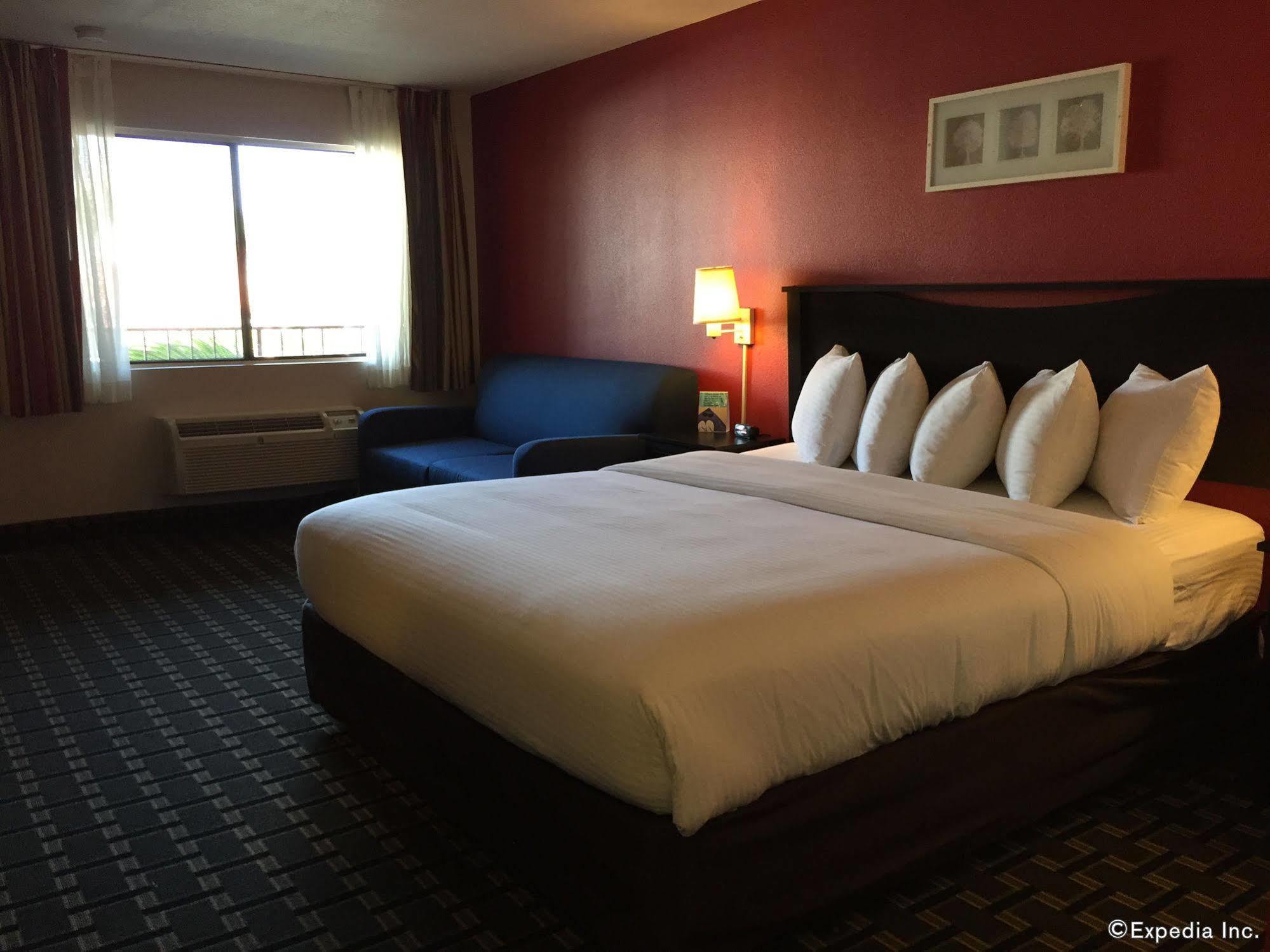 Stanford Inn & Suites Anaheim Eksteriør billede